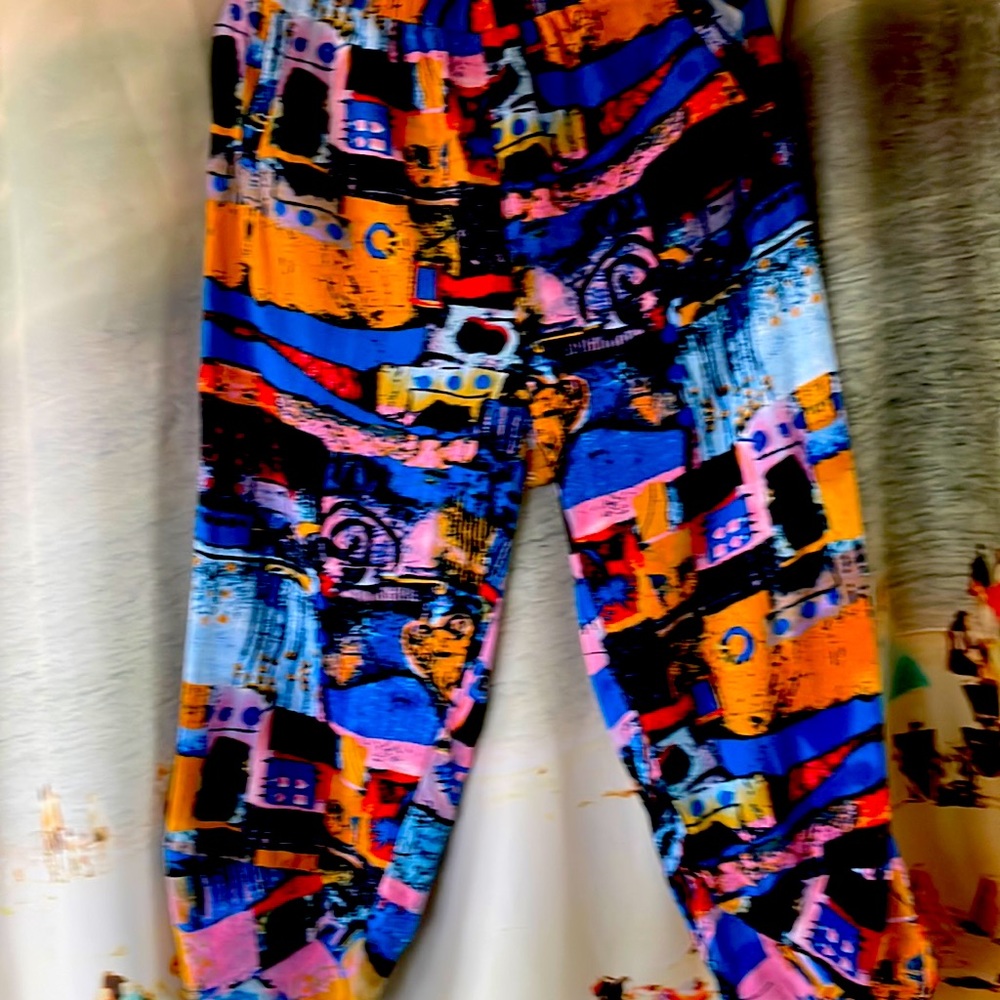 WOW pants .. great colors and design 🌈